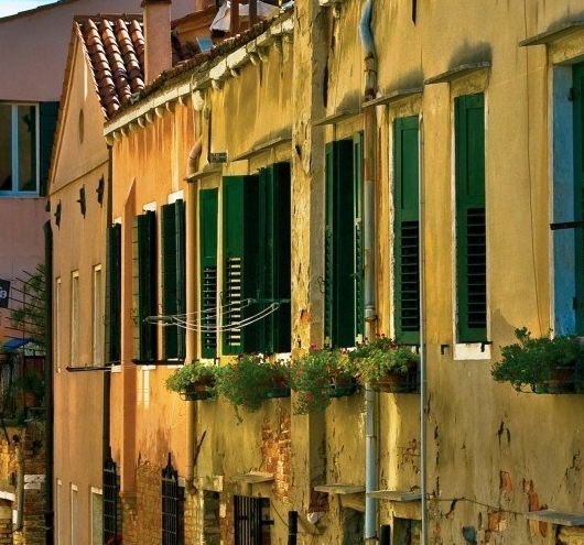 陈设 摆设 陈列的区别