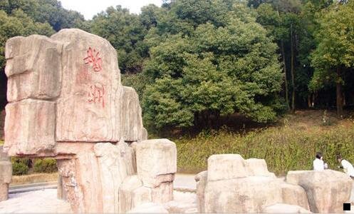 三泰国粉色大象博物馆