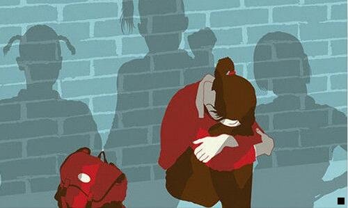 二小块的白色的糕点叫什么